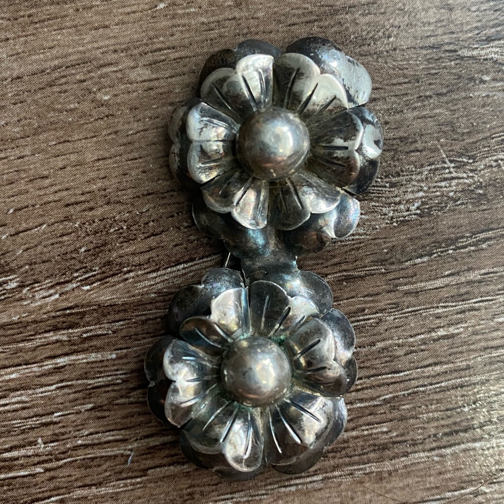 Vintage silver flower Brooches pin
